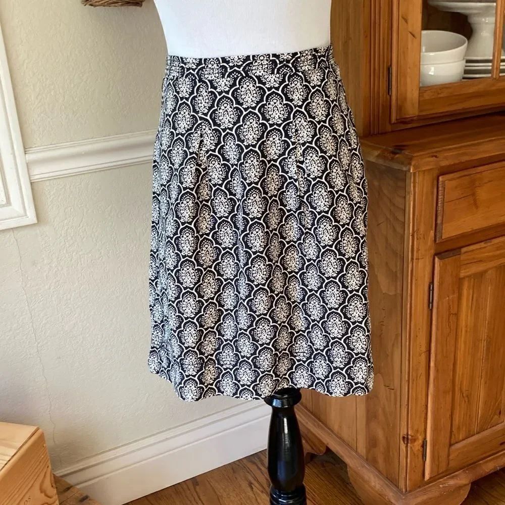 Loft Women’s 14 Linen Blend Black/White Business Casual Floral Print Skirt